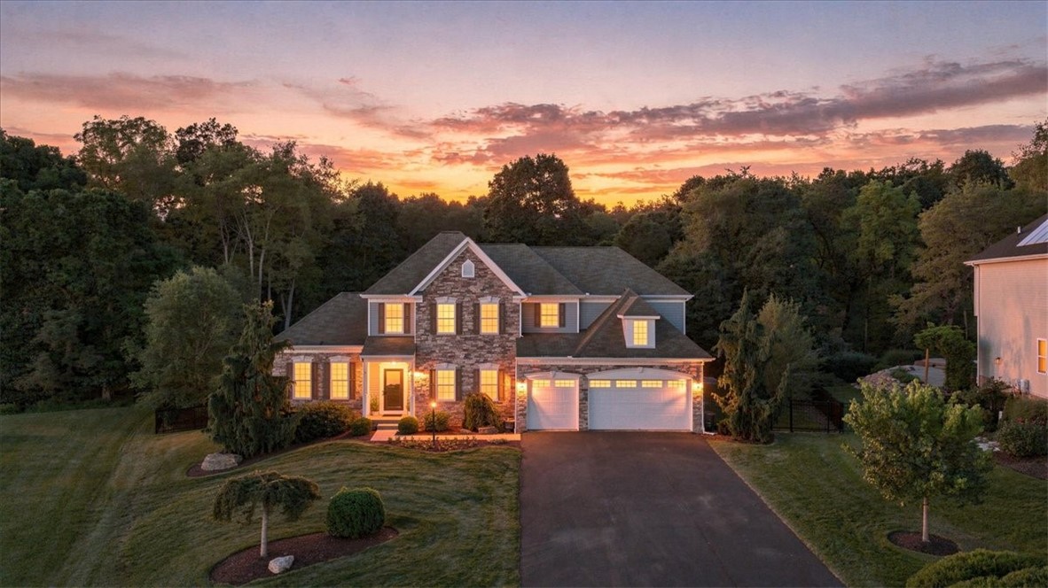 438 White Pine Ln — photo