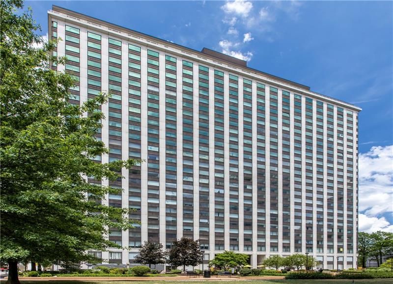 320 Fort Duquesne Boulevard 7C — photo