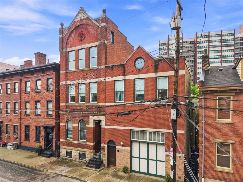 607 Lockhart St — photo