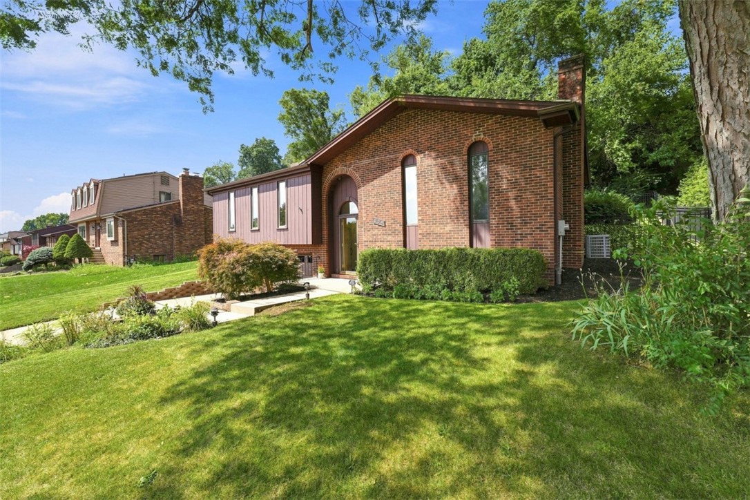 628 Ray Dr — photo