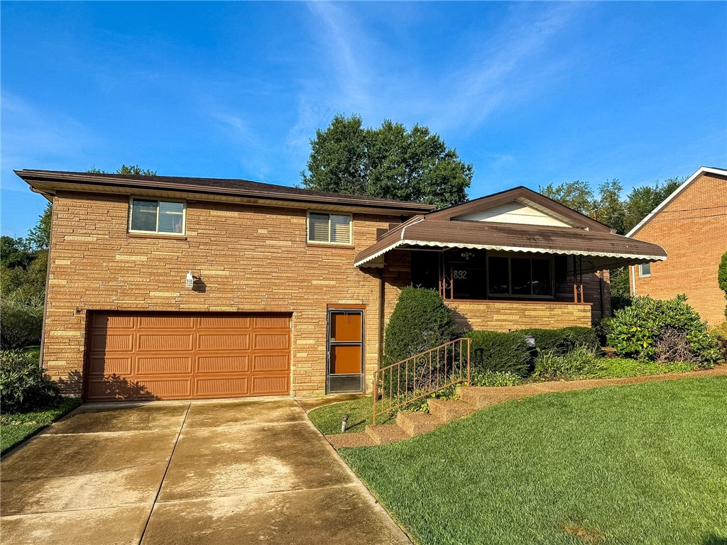 892 Locust Dr — photo