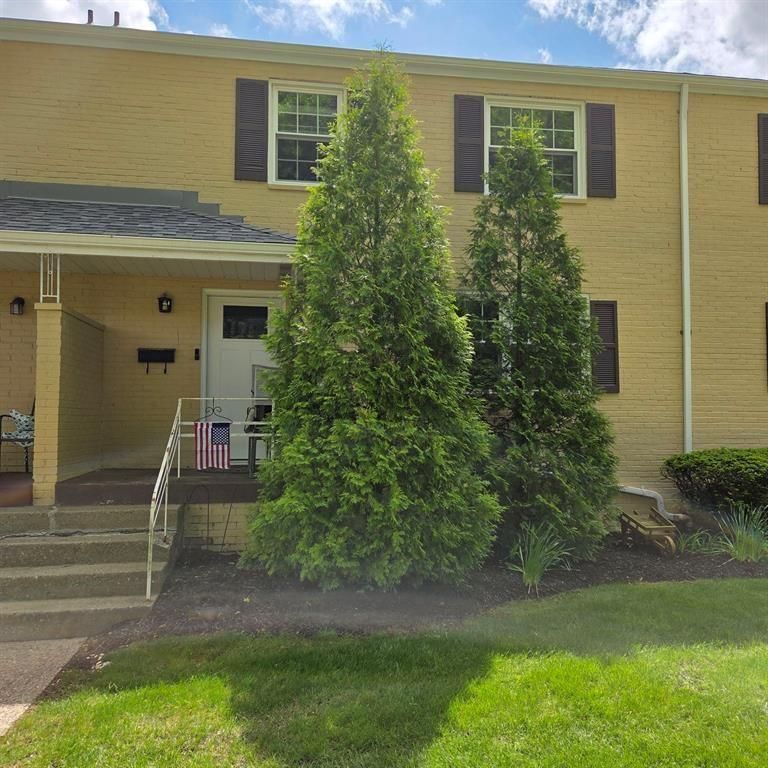 102 Raleigh Ct — photo