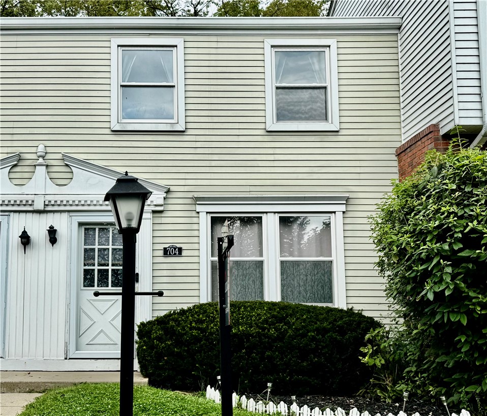 704 Countryside Dr — photo
