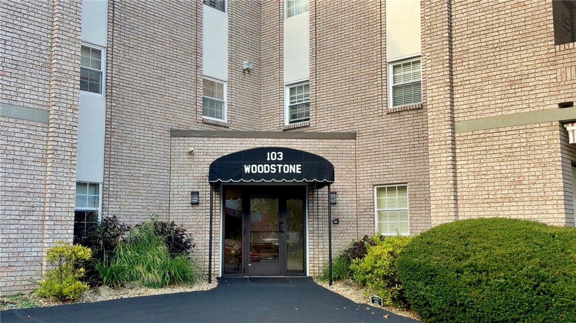 103 Woodstone Ln Unit #42 — photo