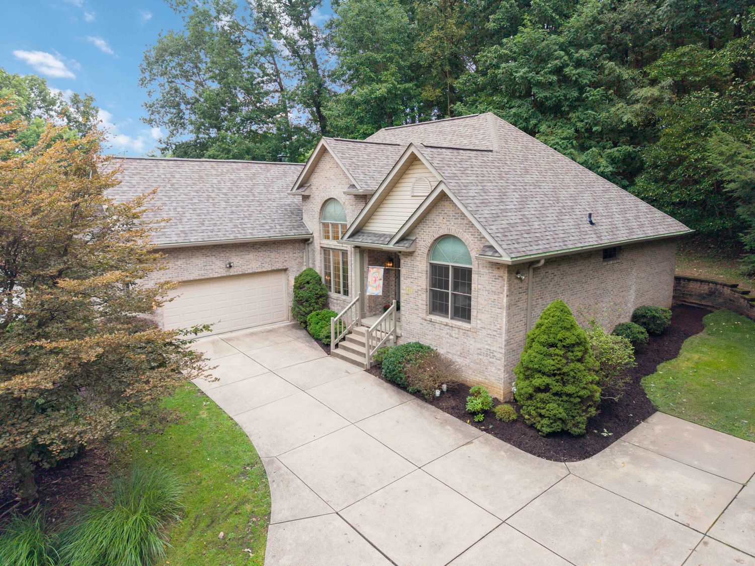 41 Brookdale Drive — photo