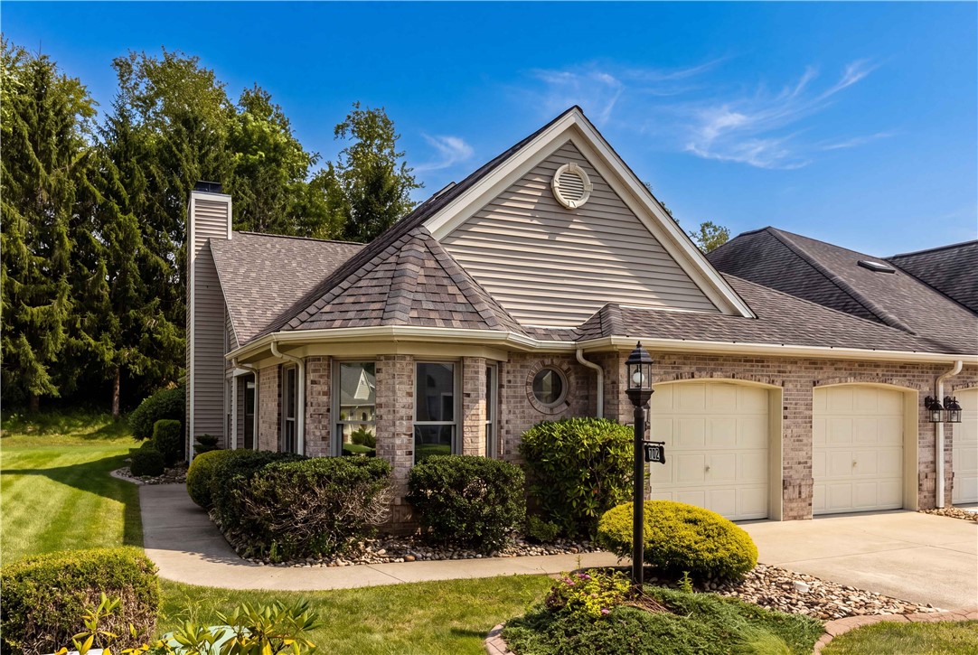 702 Hunt Club Dr — photo