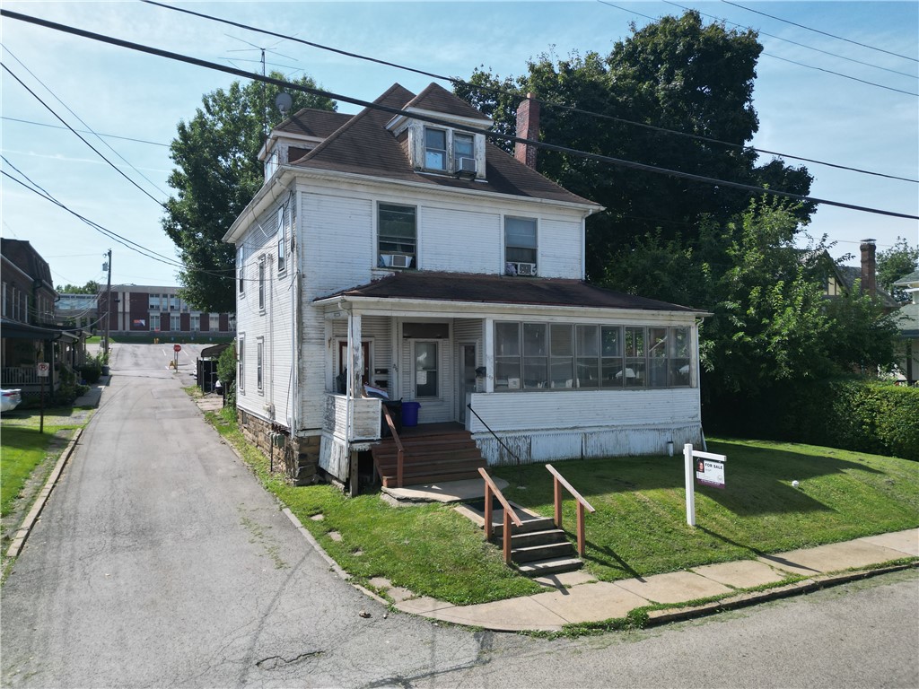 213 E Brady St — photo