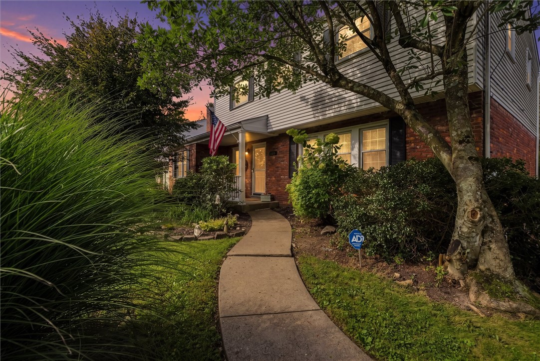142 Kelvington Dr — photo