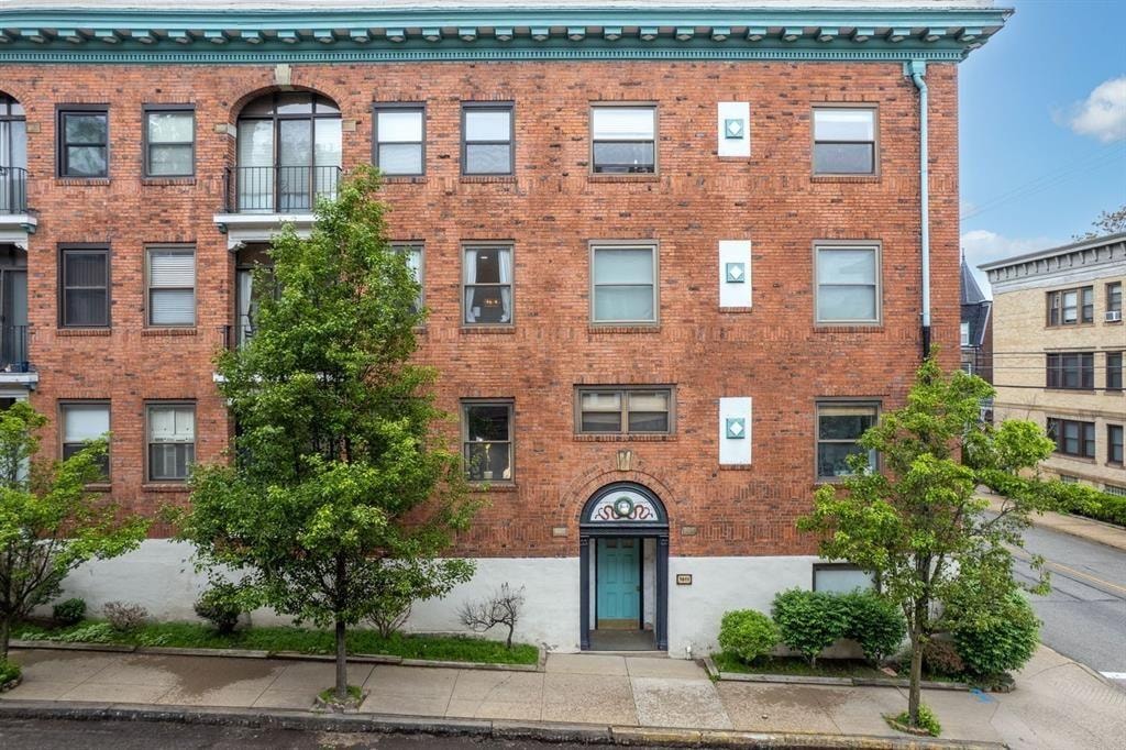 5611 Elmer Street 202 — photo
