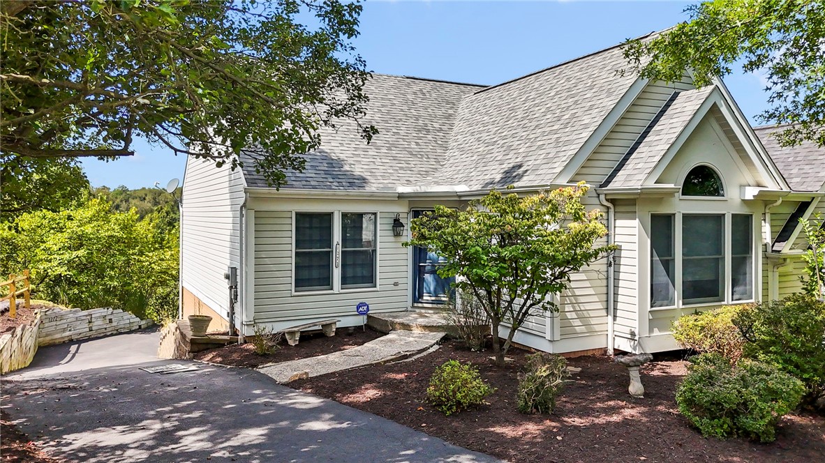 1272 Meadowbrook Dr. — photo