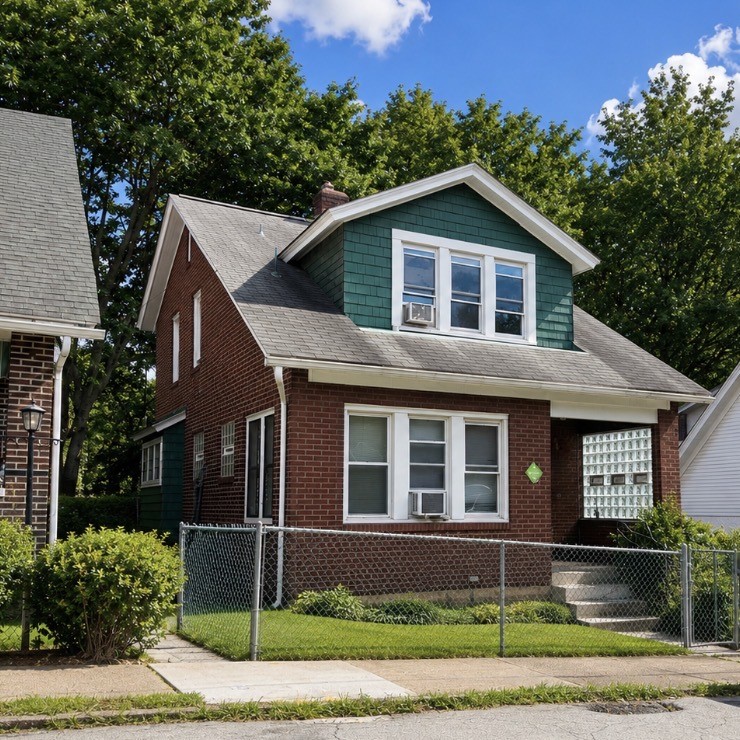 1348 Woodlawn Ave — photo