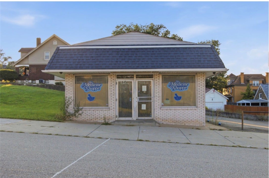 645 Miller Ave — photo