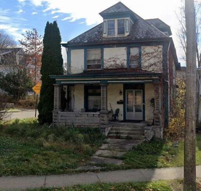 519 E Brady St — photo