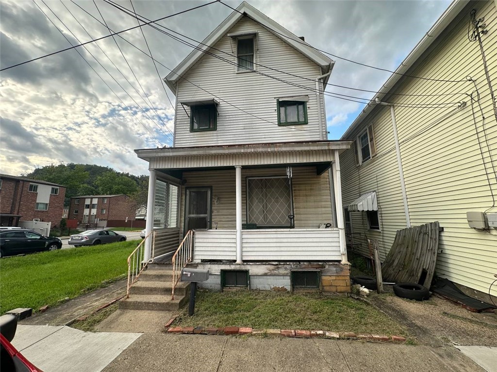 150 Watkins Ave — photo