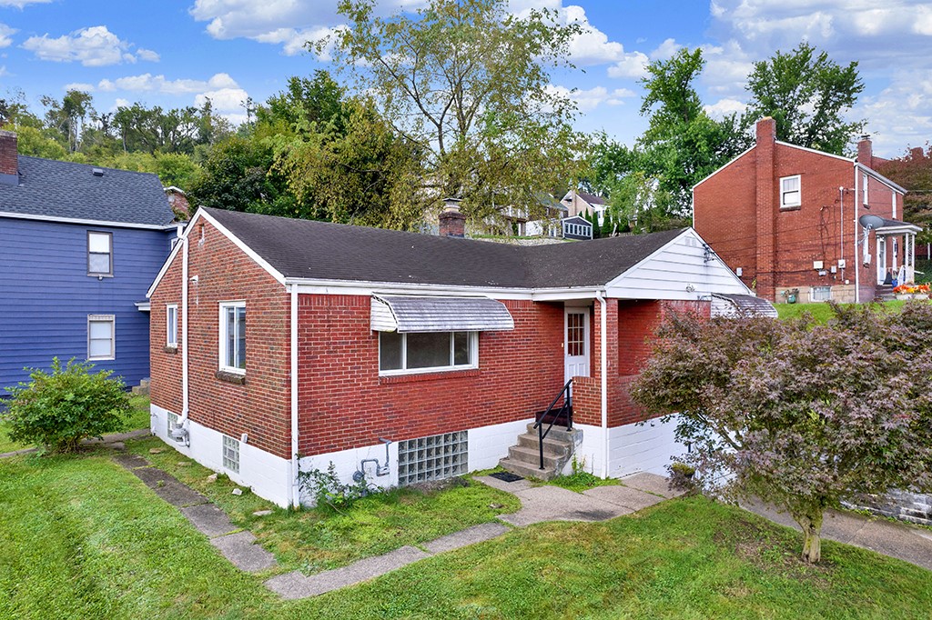 209 E Fairmont Ave — photo