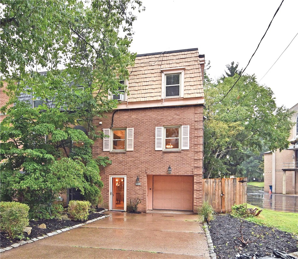 711 Clyde Street — photo