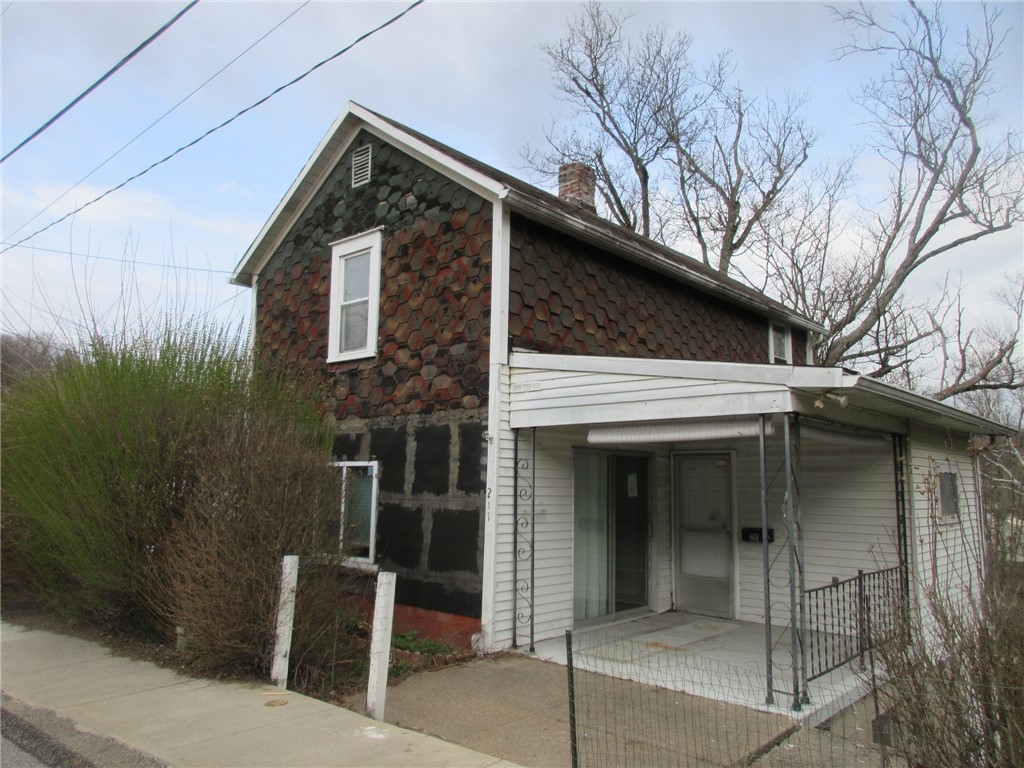 211 Main St — photo