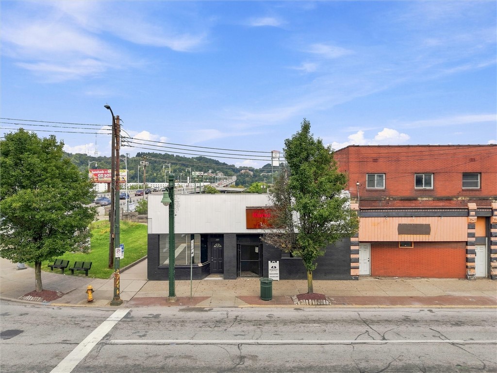 107 E 8th Ave — photo
