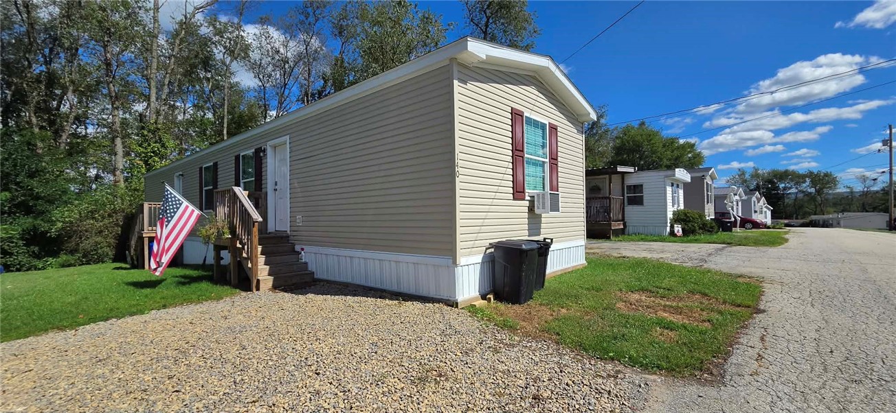 140 Roundtop Cir — photo