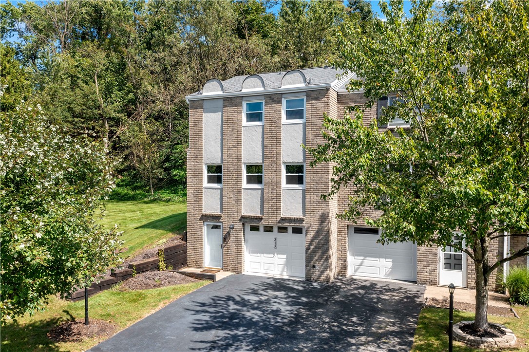 313 Joan Of Arc Ct — photo