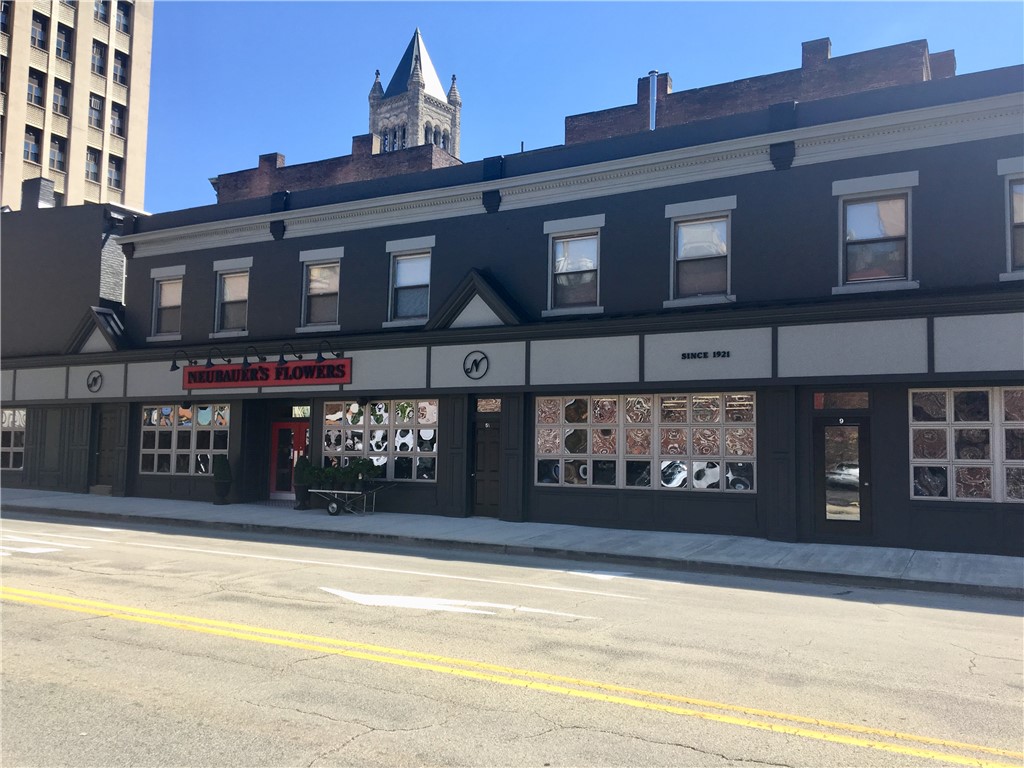 5 1/2 Gallatin Ave — photo