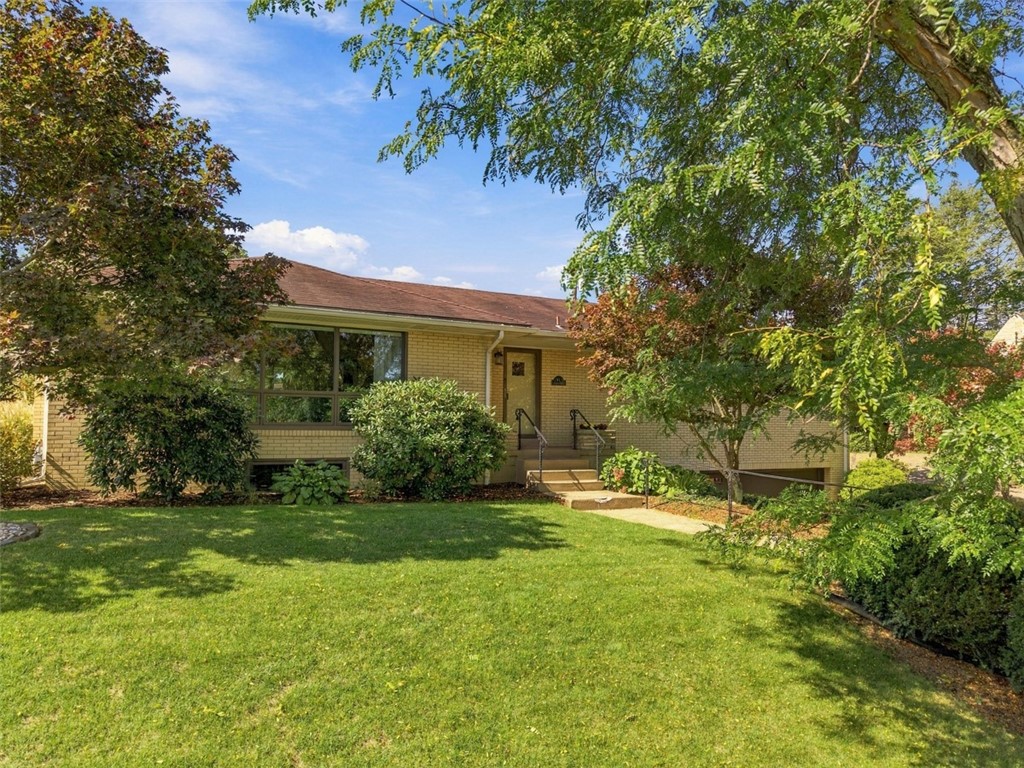 13 Carleton Dr — photo