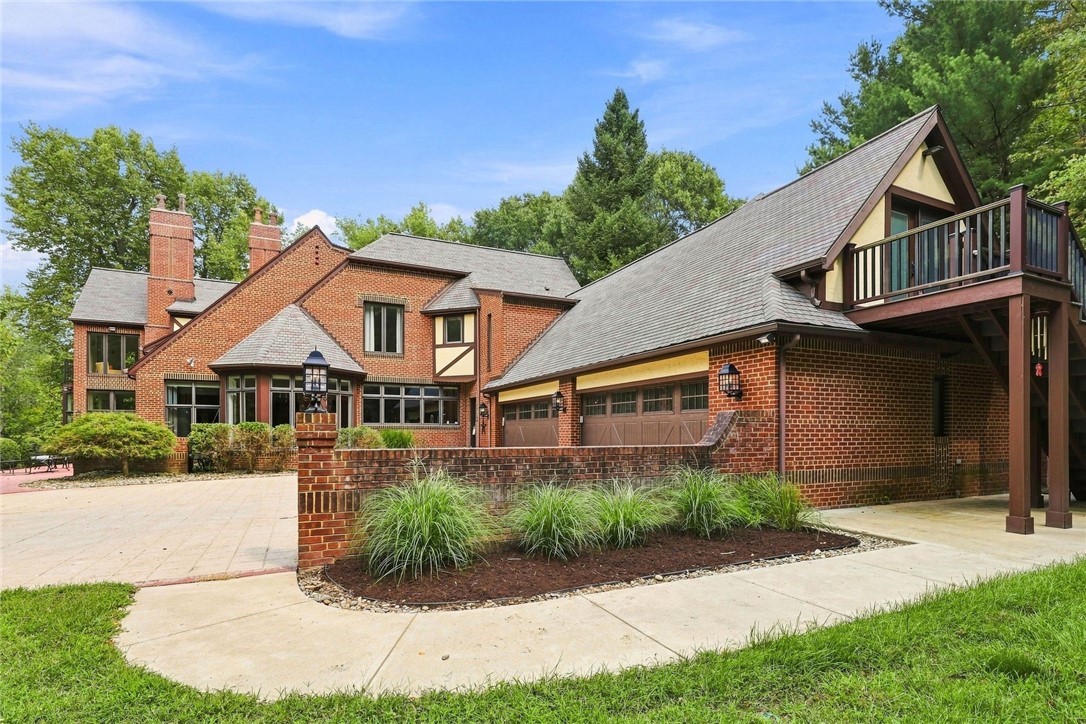 104-102 Thornbrook Drive — photo