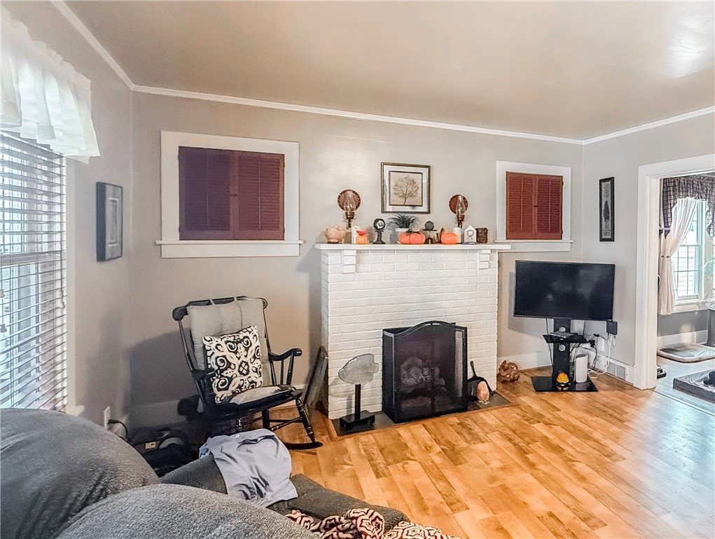 127 E Coffey St — photo