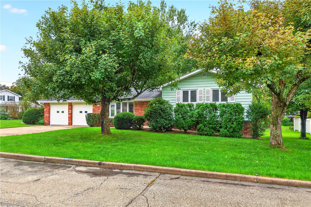 422 Sheffield Dr — photo