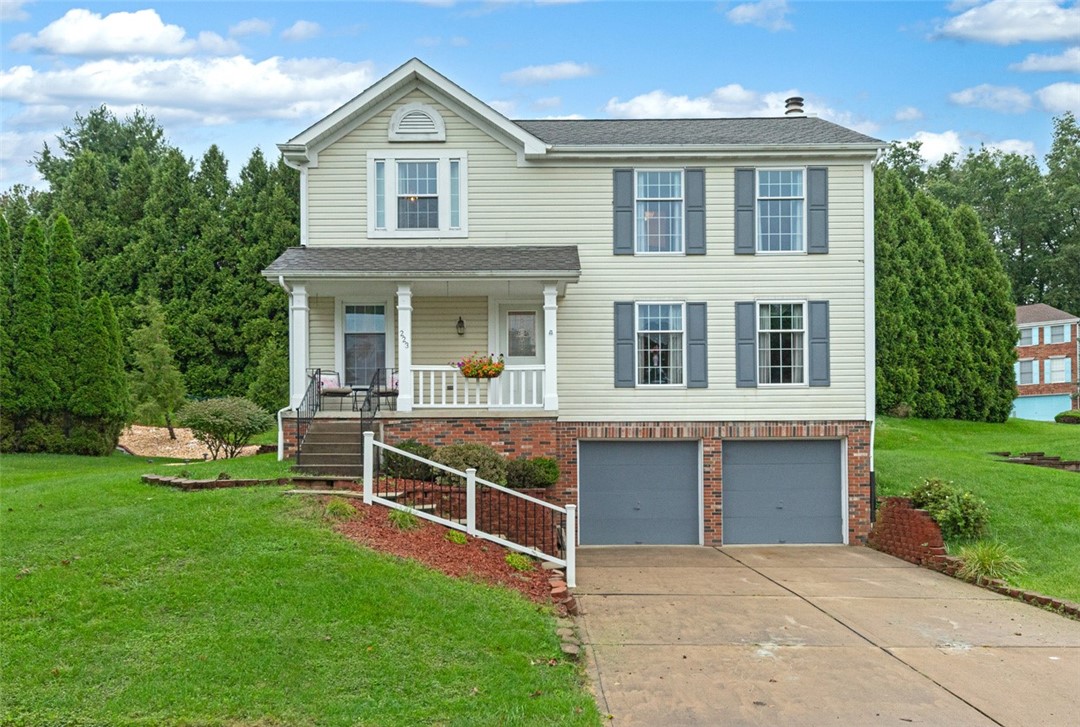 223 Leaside Dr — photo