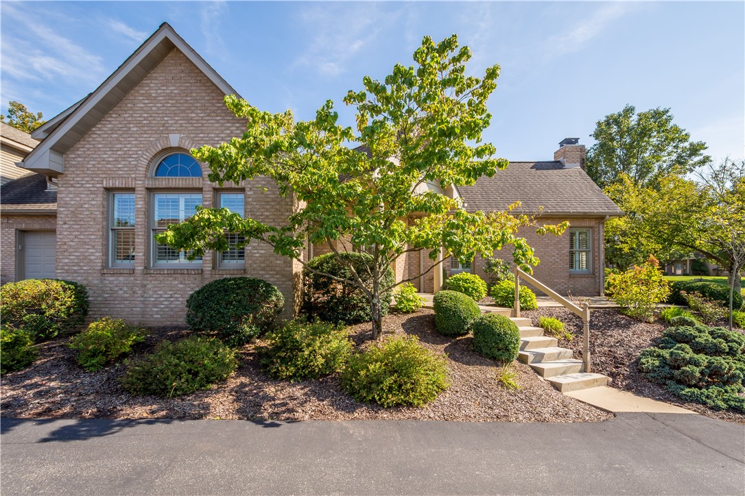 209 Village Green Dr — photo