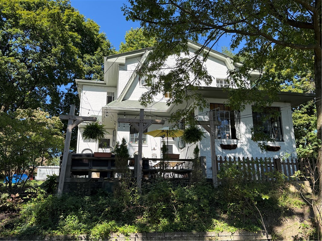 8201 Perry Highway — photo