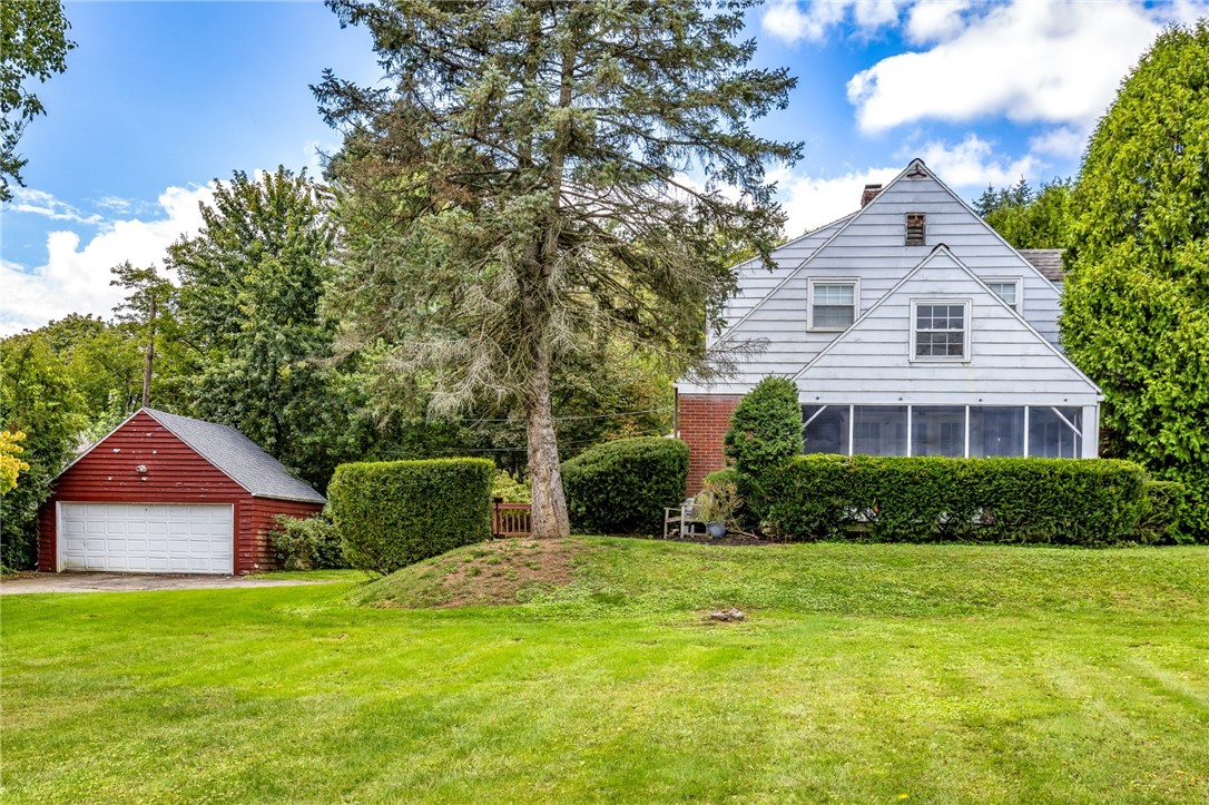 109 Rosewood Ave — photo