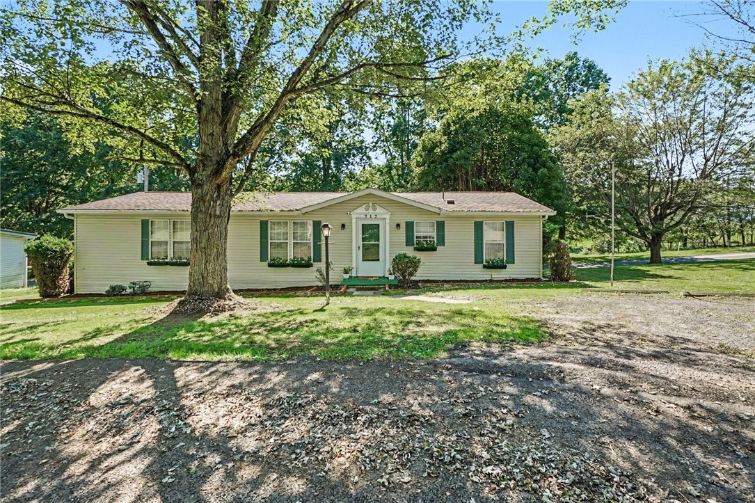 717 Mallard Dr — photo