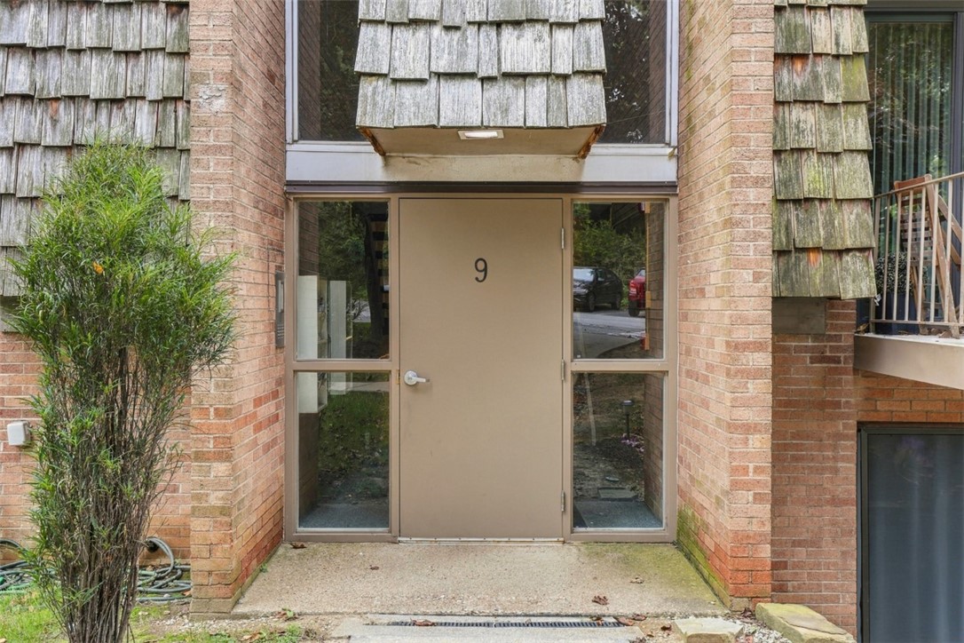 913 Forest Green Dr — photo