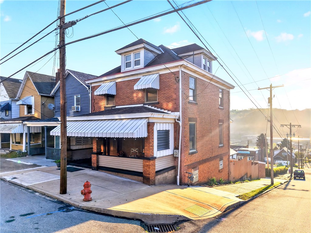 100 Thompson Ave — photo