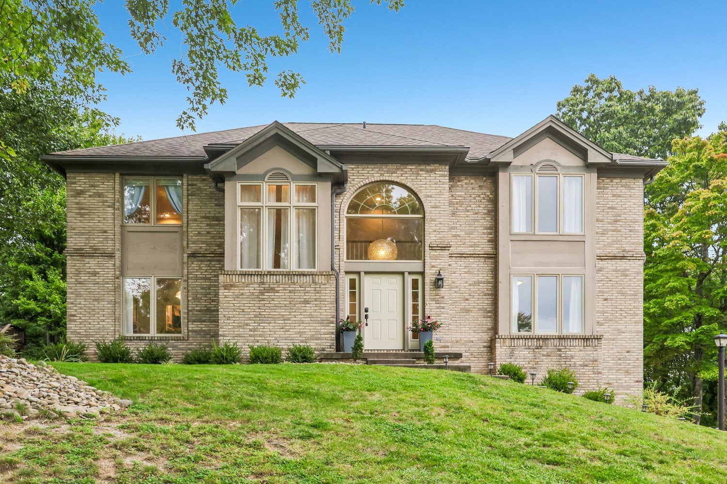 806 Oxford Court — photo