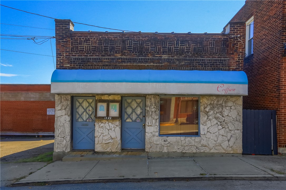 1723 Lowrie — photo