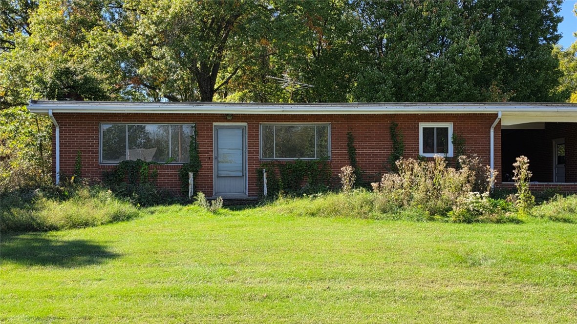 570 Neville Road — photo