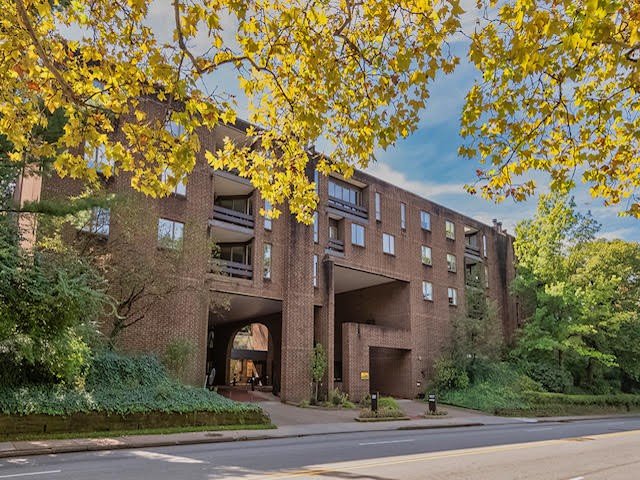 5000 5th Ave 110 — photo