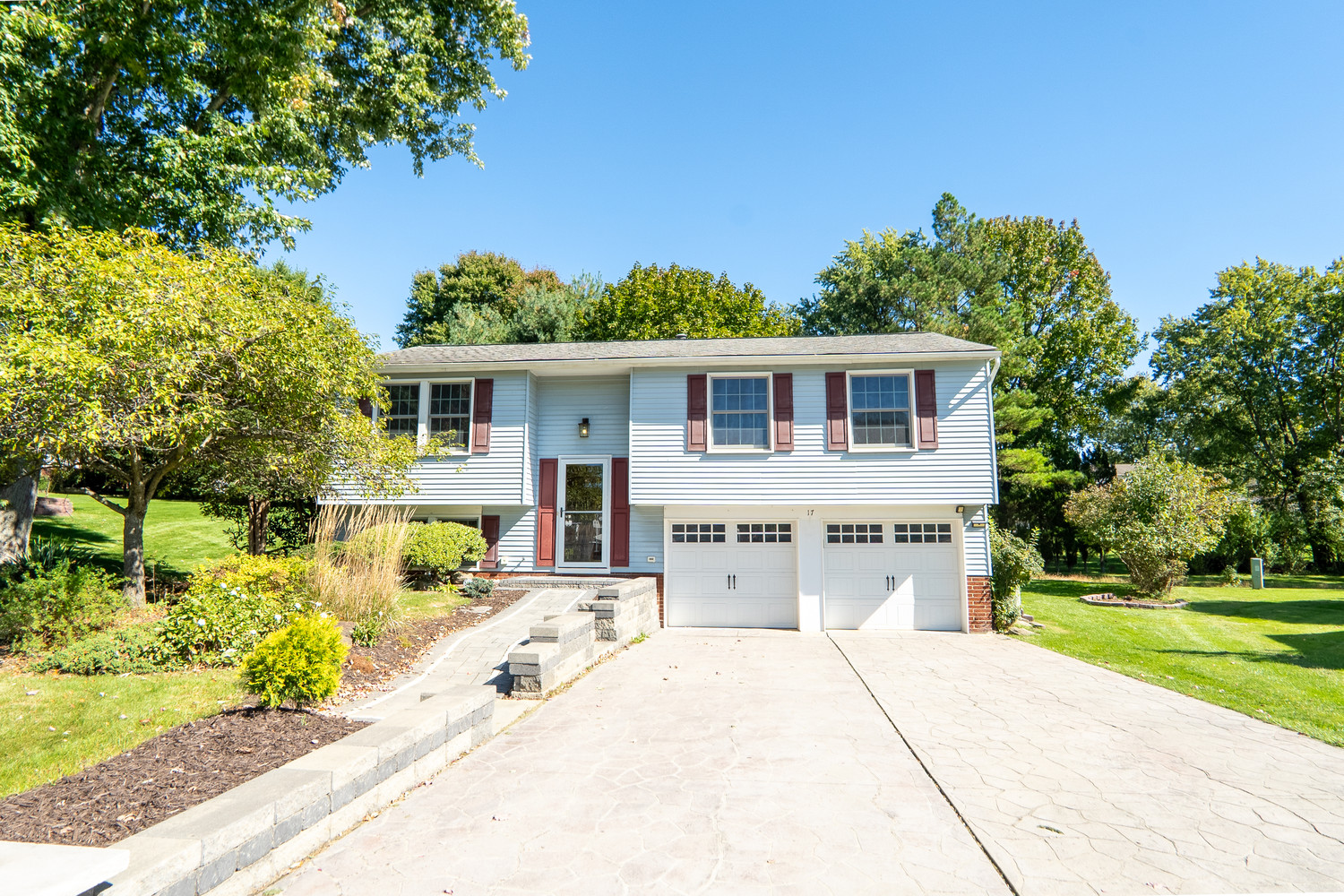 17 Wheatfield Drive — photo