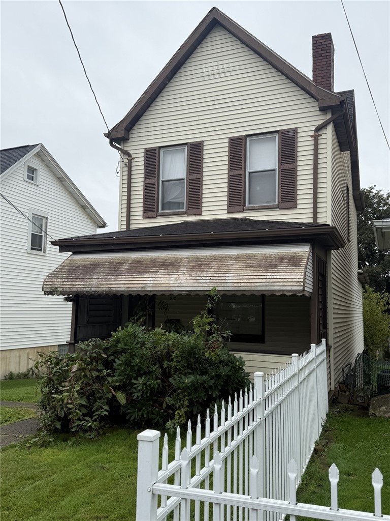 912 Summit St — photo
