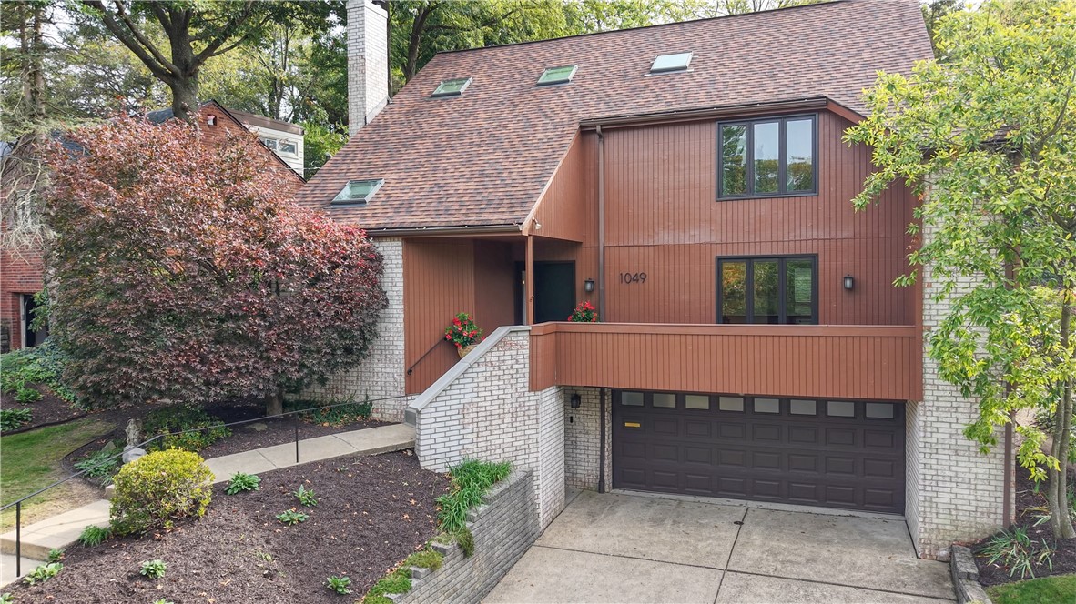 1049 Lindendale Dr — photo