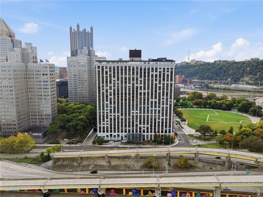 320 Fort Duquesne Blvd Unit 21H — photo