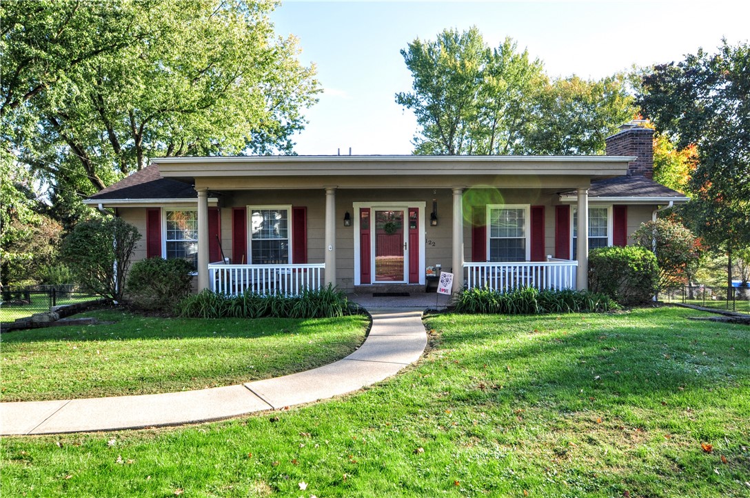 122 E Edgewood Dr — photo
