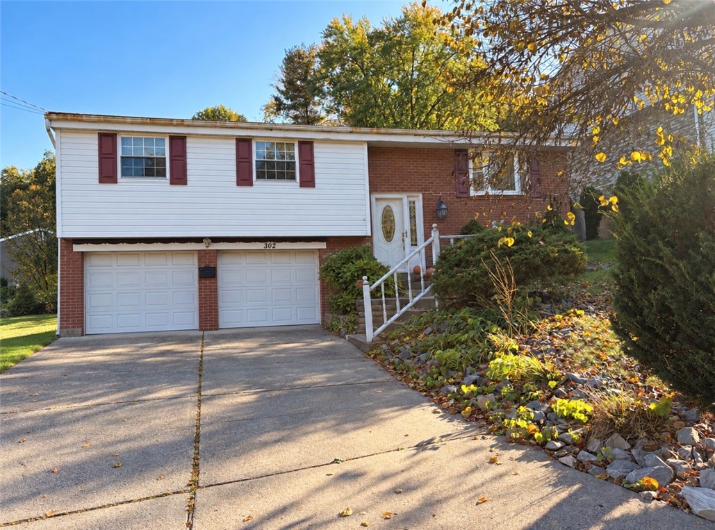 302 Castle Dr — photo