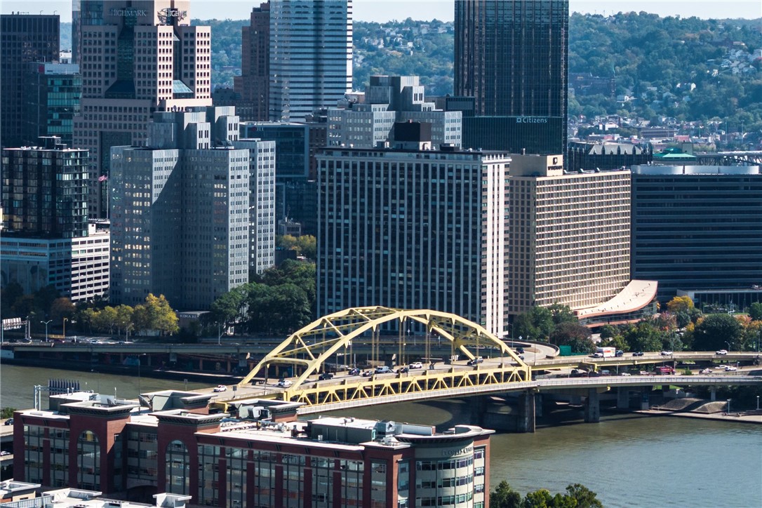 320 Fort Duquesne Blvd Unit 19L — photo