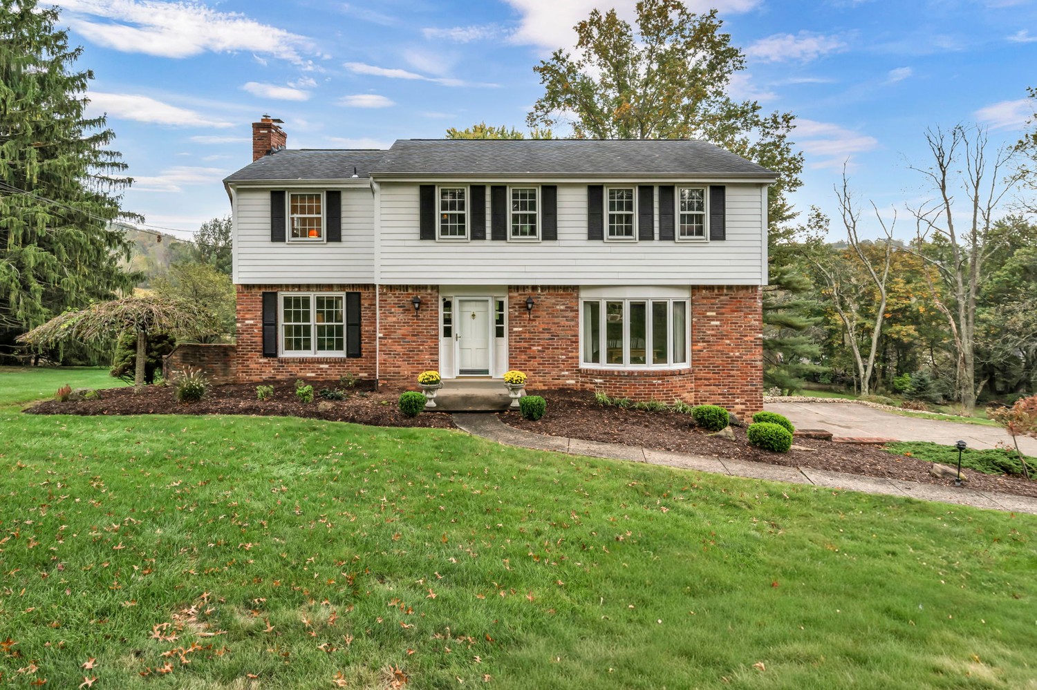 110 Lakeview Drive — photo