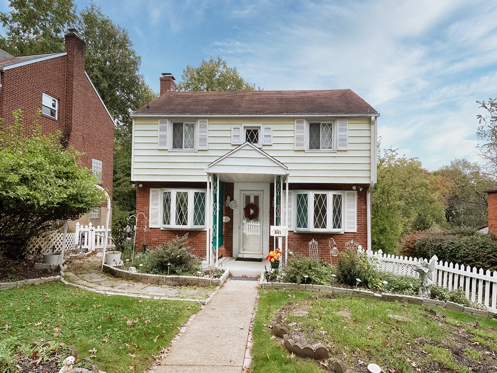 841 Hawthorne Drive — photo