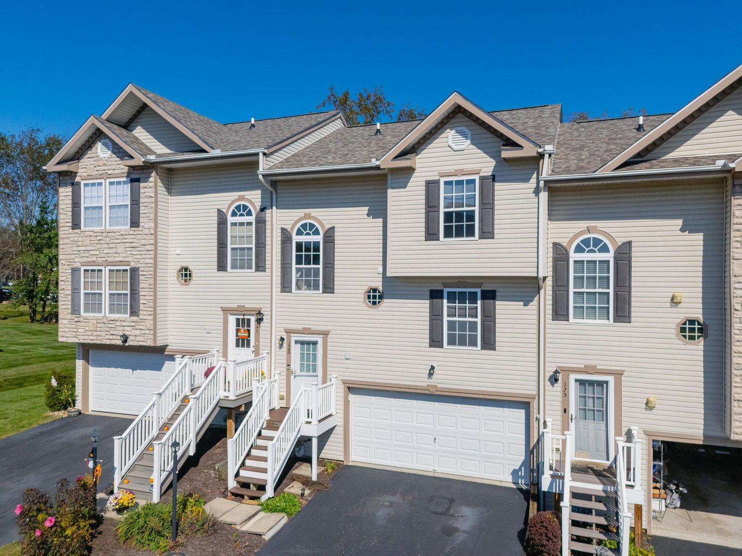 123 Manor View Drive — photo